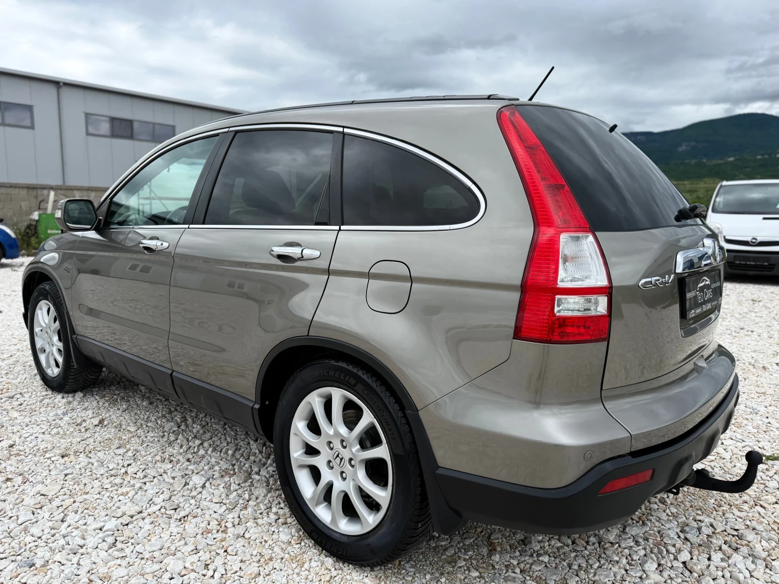 Honda Cr-v 2.0 i-VTEC / AVTOMAT / EXECUTIVE / KOJA / NAVI, снимка 5 - Автомобили и джипове - 54652495