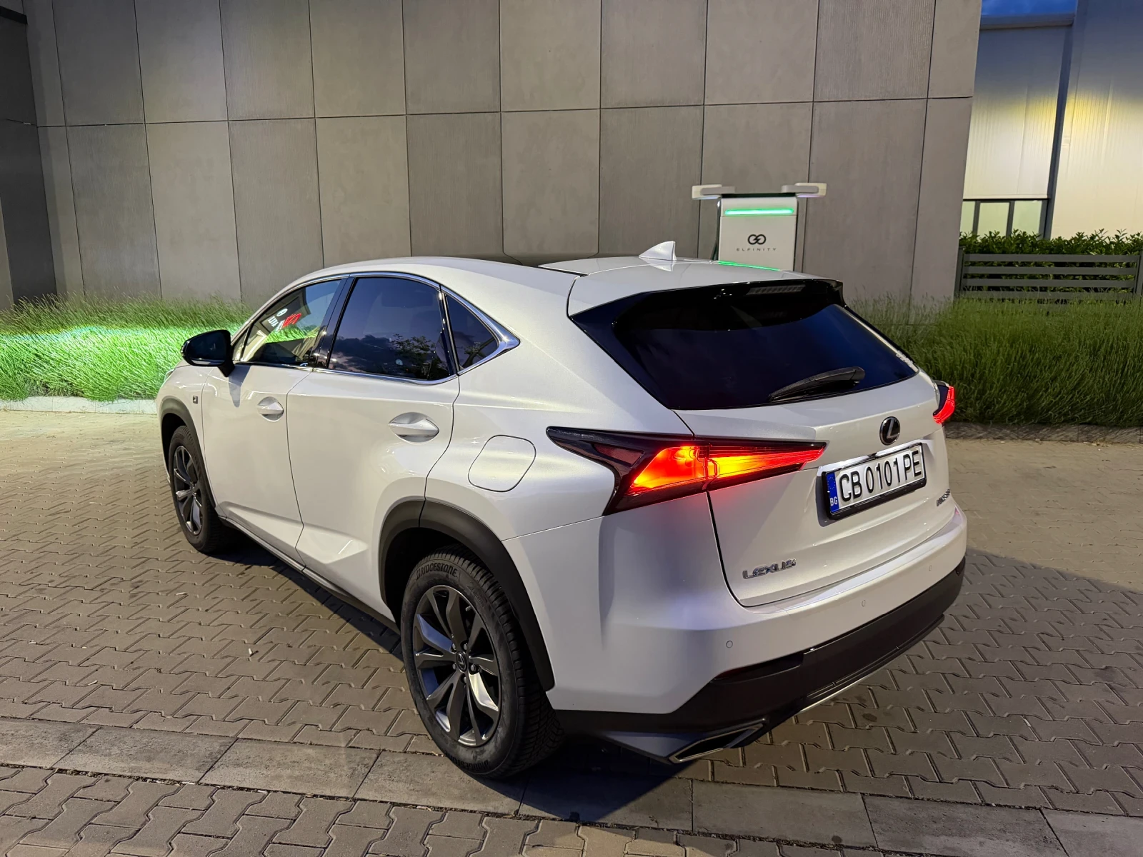 Lexus NX 300 2.0t 238k.c. FSPORT, снимка 4 - Автомобили и джипове - 54812429