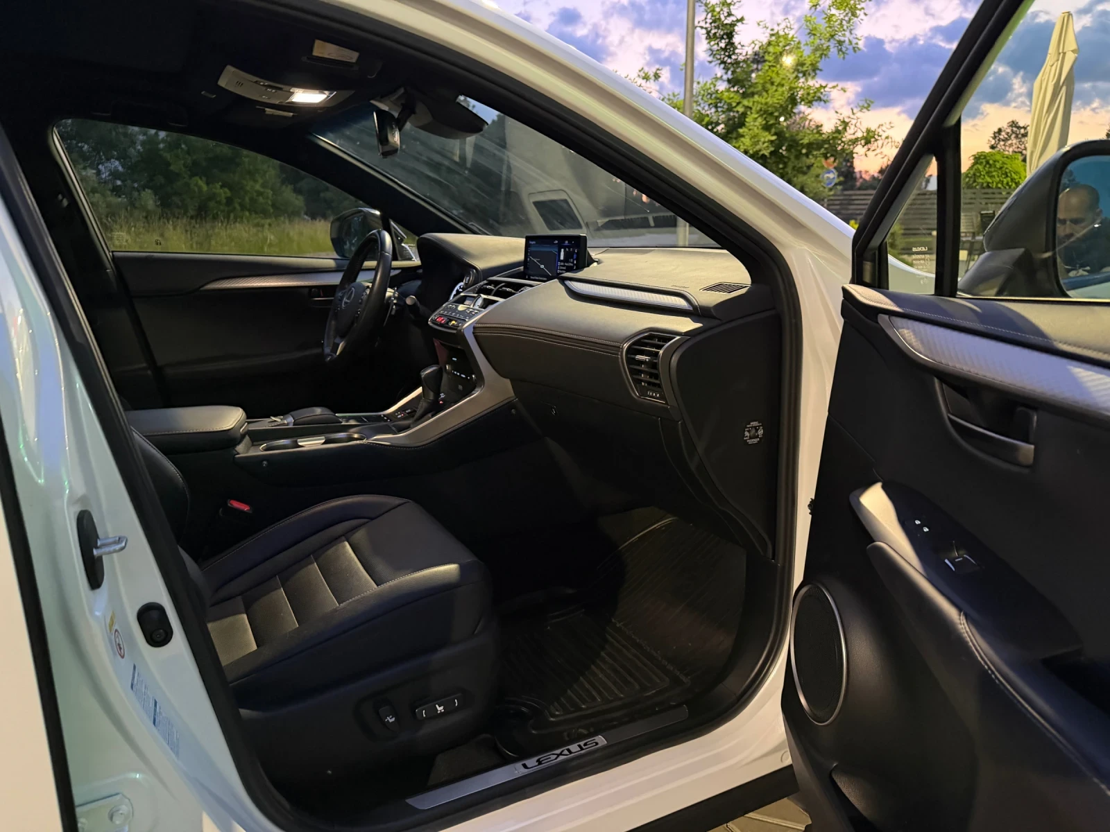 Lexus NX 300 2.0t 238k.c. FSPORT, снимка 6 - Автомобили и джипове - 54812429