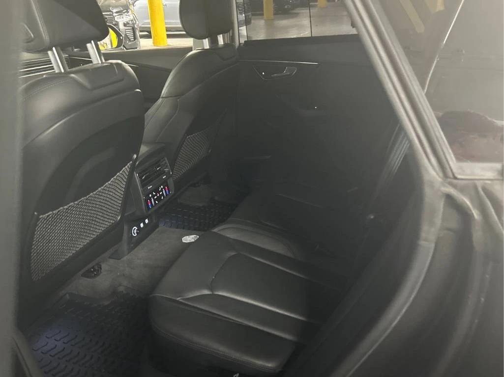 Audi Q8 Technik 55 TFSI* CARFAX* ОПЦИЯ ЗА ФИНАНСИРАНЕ* , снимка 12 - Автомобили и джипове - 54925532