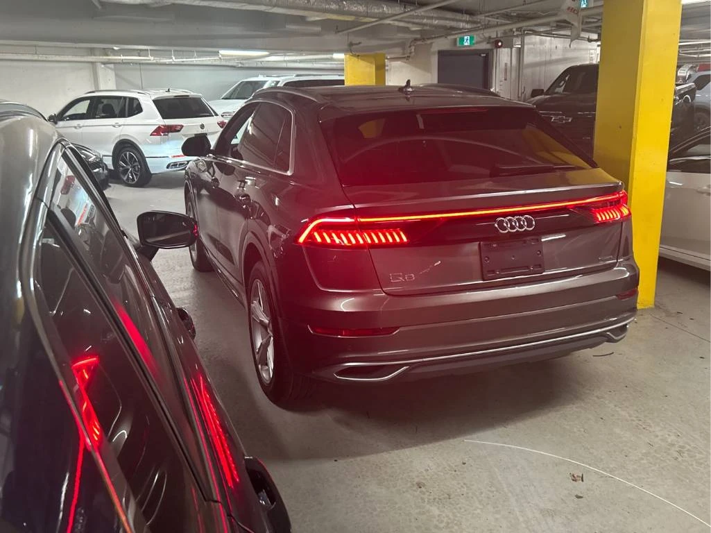 Audi Q8 Technik 55 TFSI* CARFAX* ОПЦИЯ ЗА ФИНАНСИРАНЕ* , снимка 4 - Автомобили и джипове - 54925532