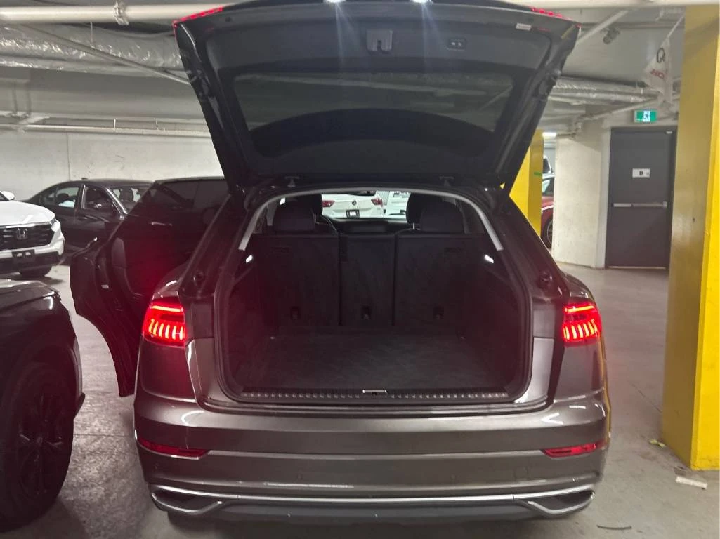 Audi Q8 Technik 55 TFSI* CARFAX* ОПЦИЯ ЗА ФИНАНСИРАНЕ* , снимка 11 - Автомобили и джипове - 54925532