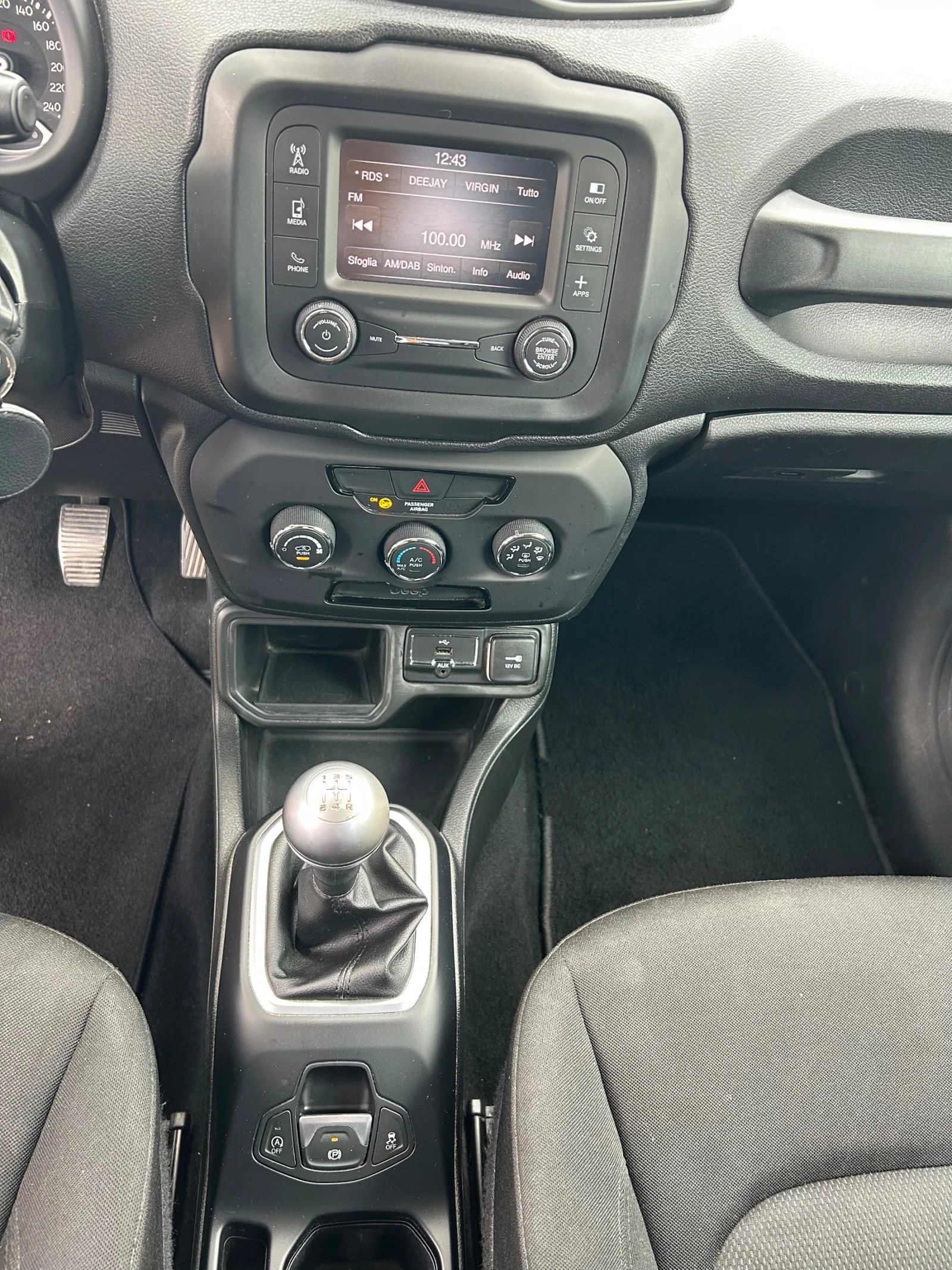 Jeep Renegade, снимка 11 - Автомобили и джипове - 55263818