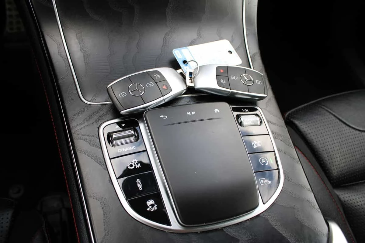 Mercedes-Benz GLC 43 AMG ДИСТРОНИК * BURMESTER * 360 * PANO * CARFAX, снимка 9 - Автомобили и джипове - 55287763