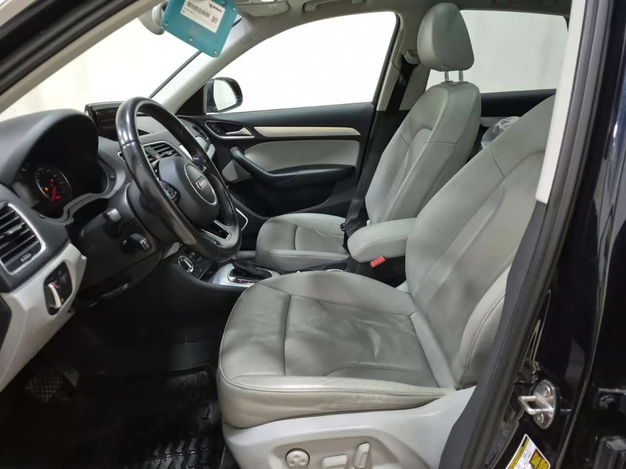 Audi Q3 * Technik * CARFAX * БЕЗ ПЪРВОНАЧАЛНА ВНОСКА, снимка 12 - Автомобили и джипове - 55528890