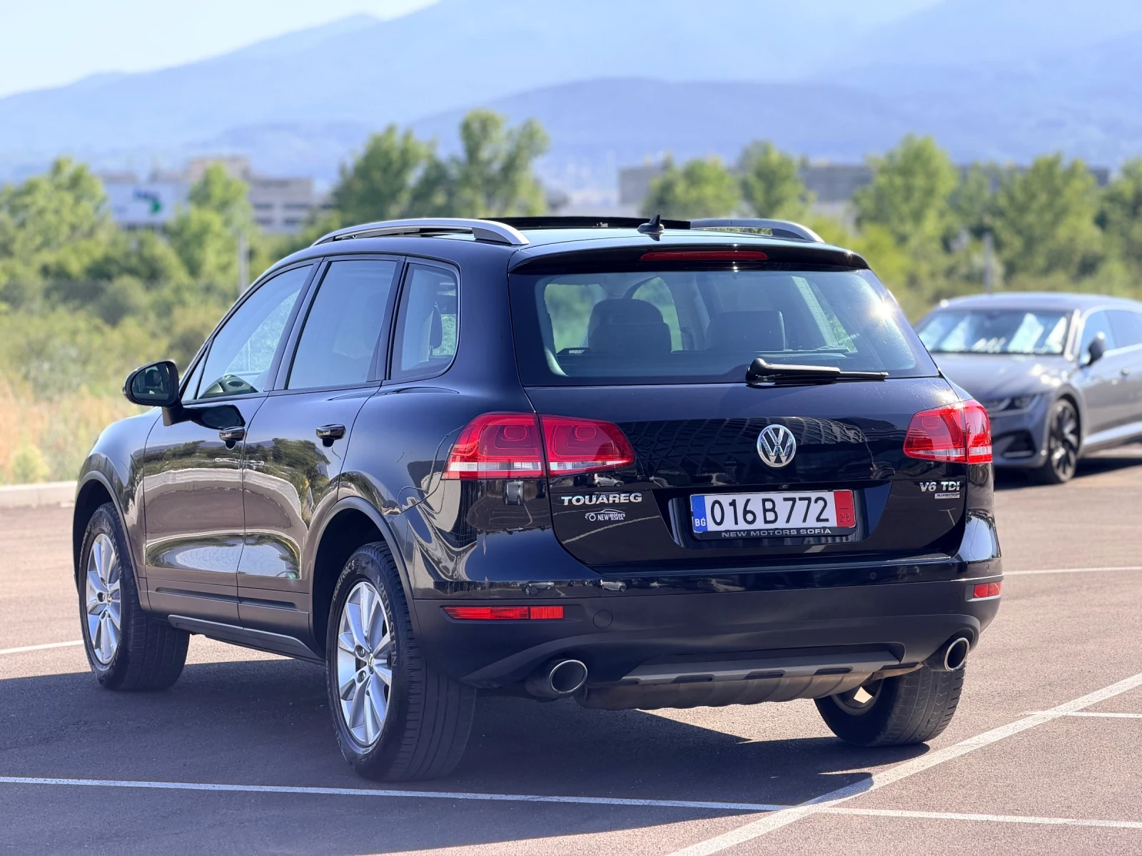 VW Touareg 3.0TDi-FULL-Лизинг през Уникредит , снимка 8 - Автомобили и джипове - 55628358