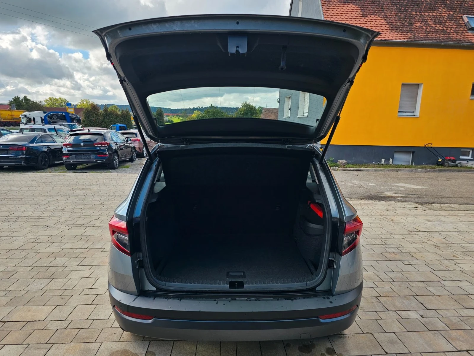Skoda Karoq Style, снимка 16 - Автомобили и джипове - 56335313