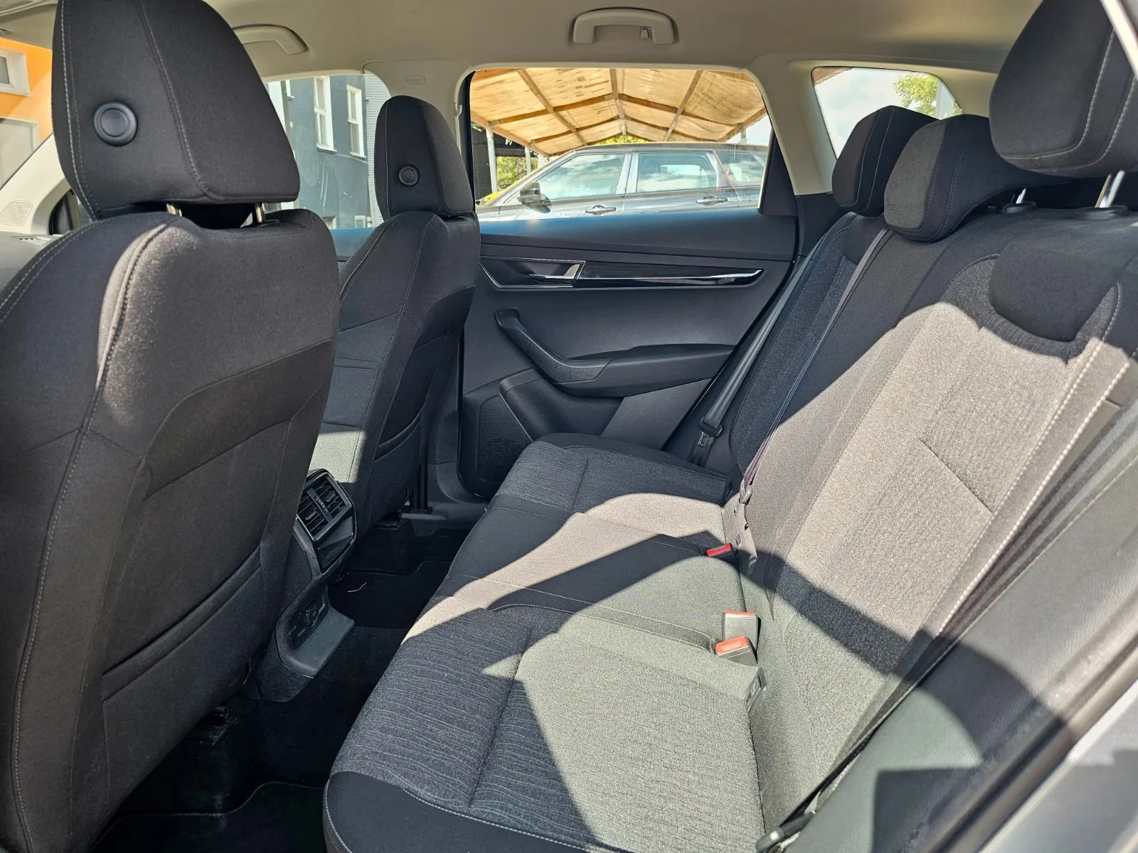 Skoda Karoq Style, снимка 12 - Автомобили и джипове - 56335313