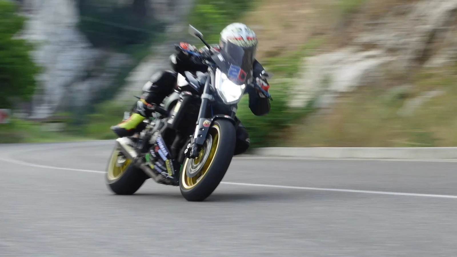 Yamaha FZ1 Naked - изображение 5