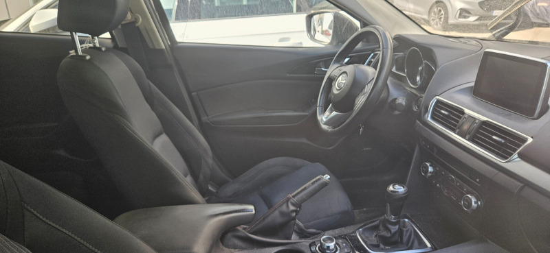 Mazda 3 1.5D , снимка 6 - Автомобили и джипове - 46621303