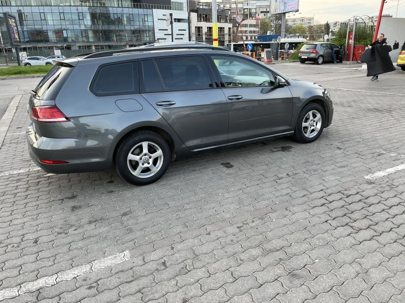 VW Golf 1.6 TDI, снимка 3 - Автомобили и джипове - 47613055