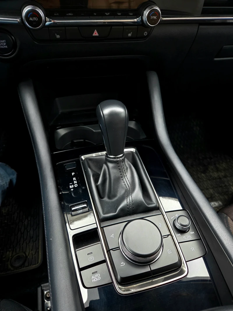 Mazda 3 E-Skyactiv G , снимка 10 - Автомобили и джипове - 52590180