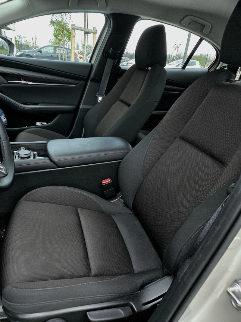 Mazda 3 E-Skyactiv G , снимка 11 - Автомобили и джипове - 52590180