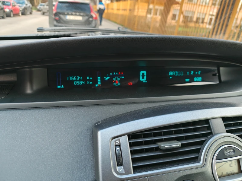 Renault Scenic, снимка 6 - Автомобили и джипове - 53442973