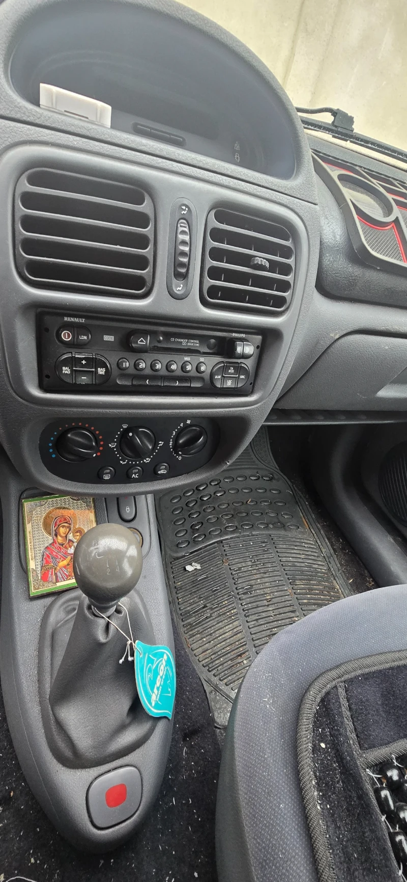 Renault Clio 1.2бензин с газов инжекцион , снимка 5 - Автомобили и джипове - 53540749
