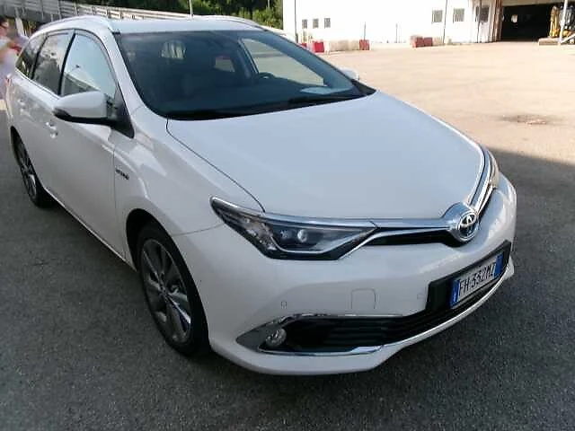 Toyota Auris SPORT LAUNGE, снимка 2 - Автомобили и джипове - 47065480