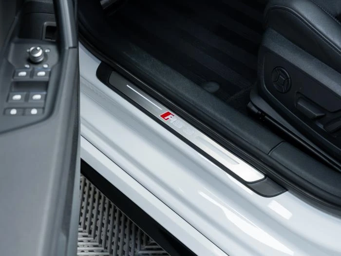 Audi Rs3 QUATTRO* MATRIX* CERAMIC* B&O* HUD* CAM* �������*  | Mobile.bg � ����������� 17