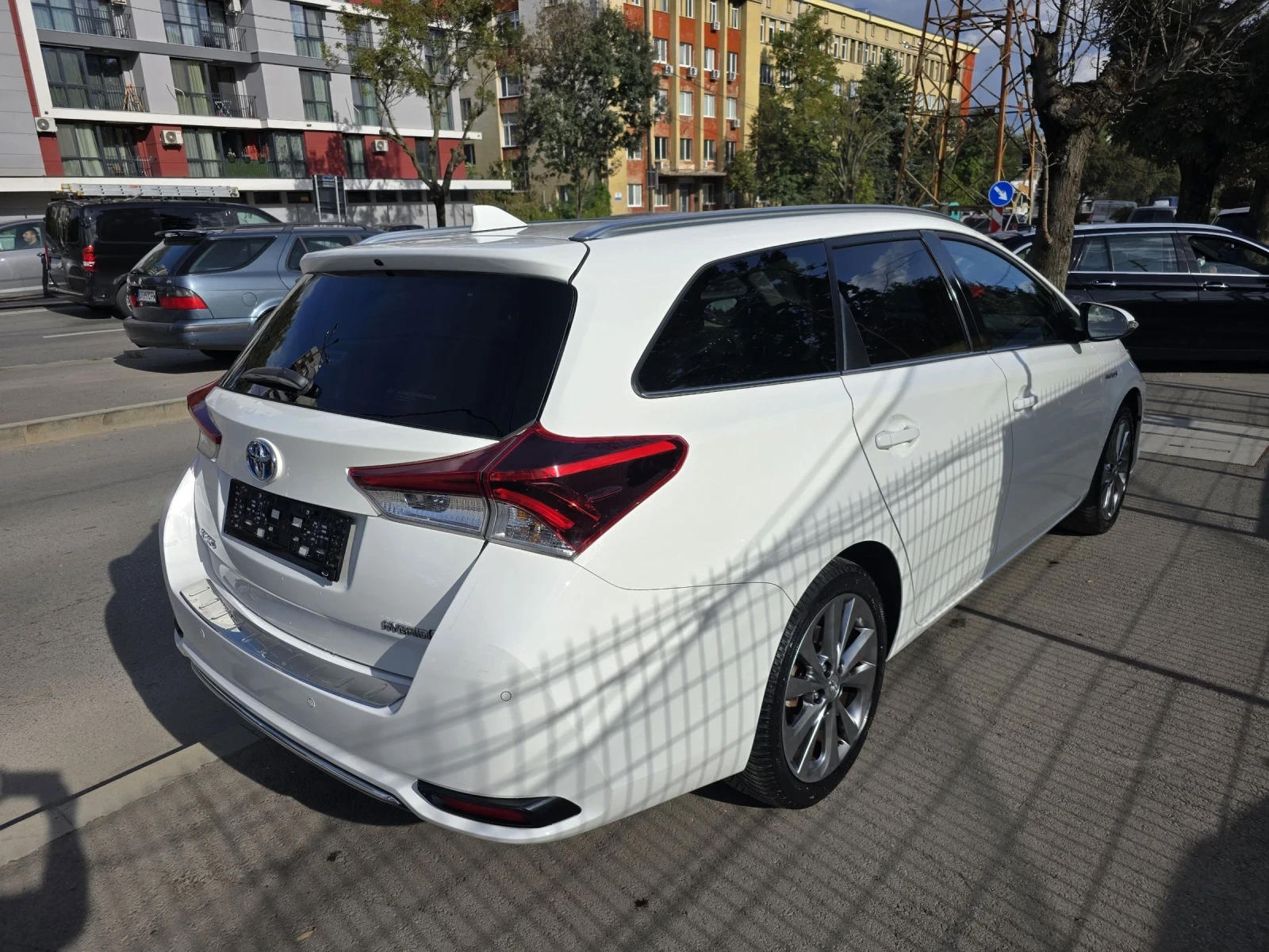 Toyota Auris SPORT LAUNGE - изображение 4