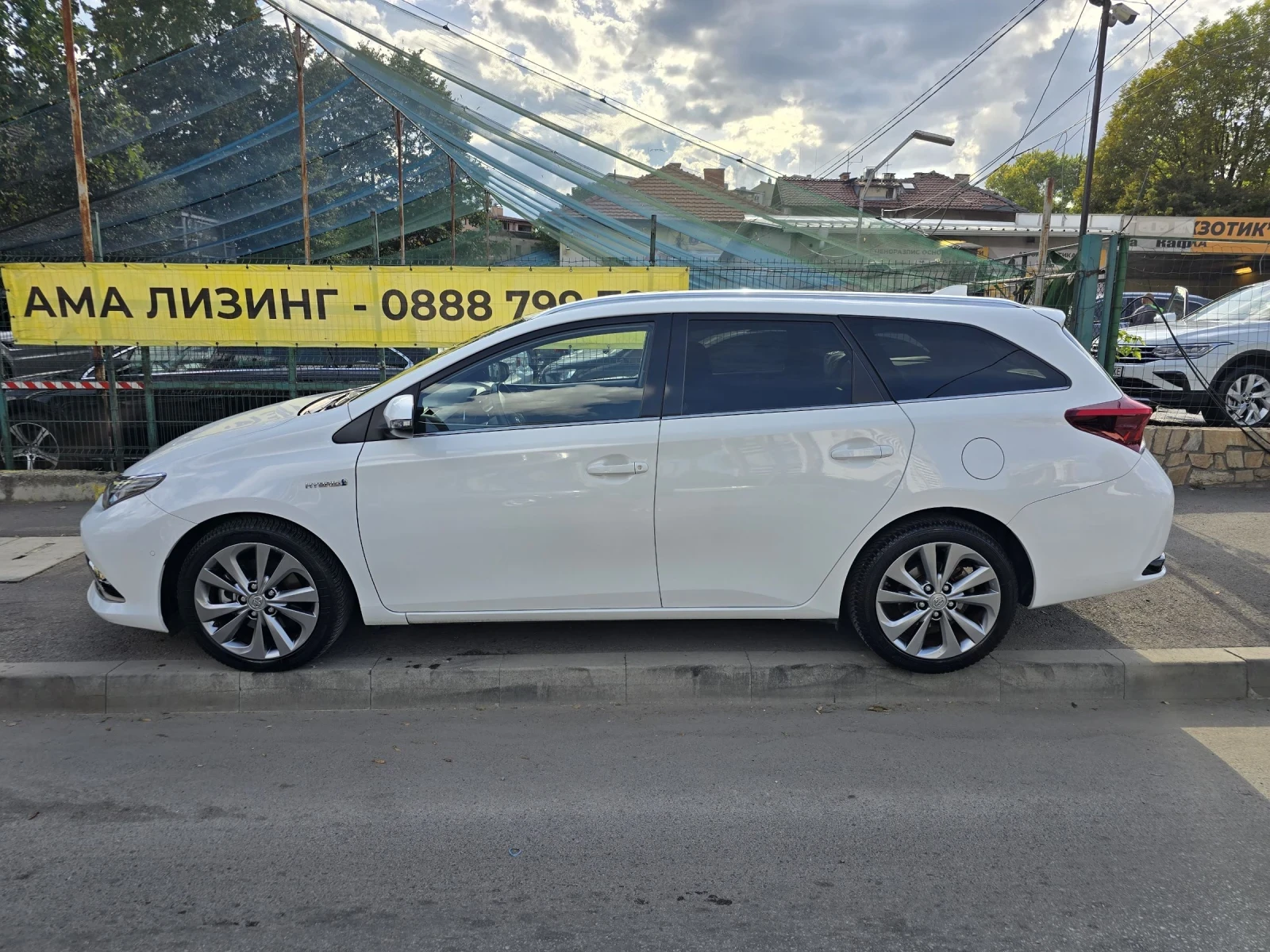 Toyota Auris SPORT LAUNGE - изображение 6