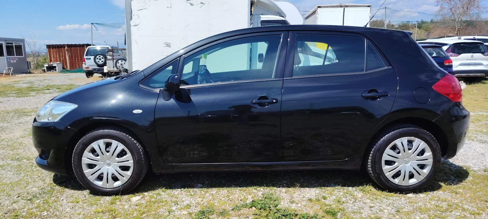 Toyota Auris 1.6i-124к.с - изображение 8