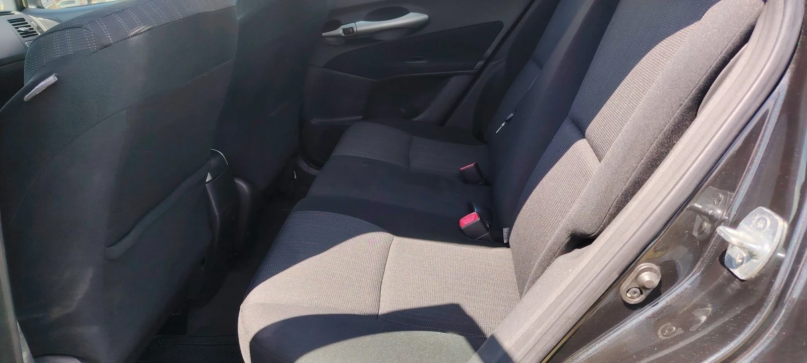 Toyota Auris 1.6i-124к.с - изображение 9