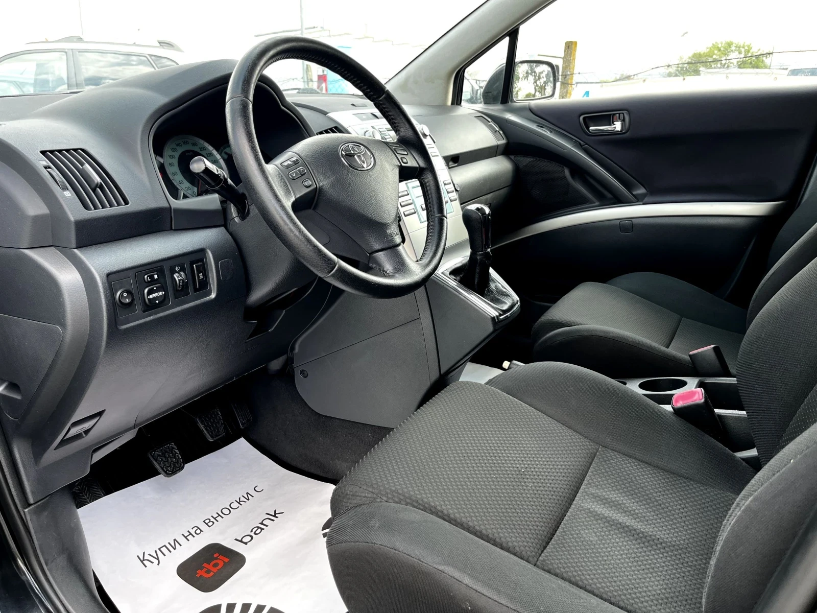 Toyota Corolla verso D-4D 2.2 - изображение 7