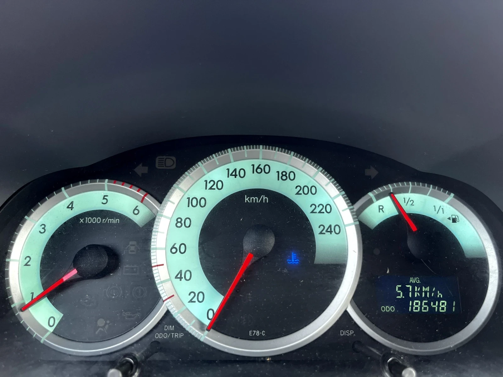 Toyota Corolla verso D-4D 2.2 - изображение 10