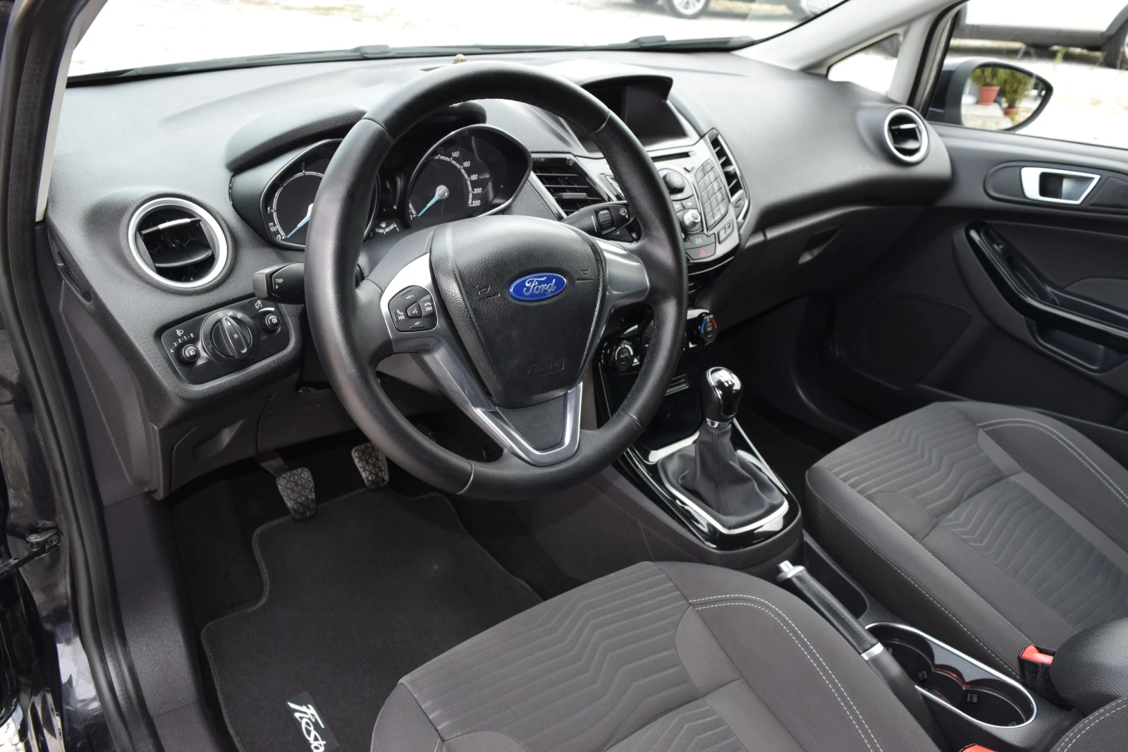 Ford Fiesta 1.5 tdci* Euro5B* Нави - изображение 10