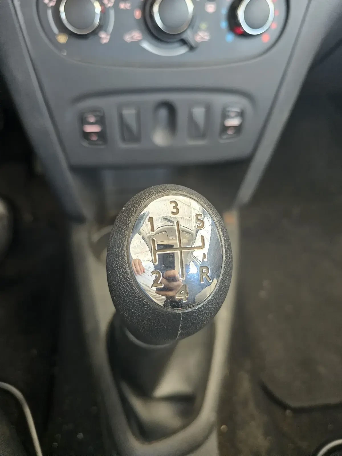 Dacia Sandero 1.5 dci - изображение 10