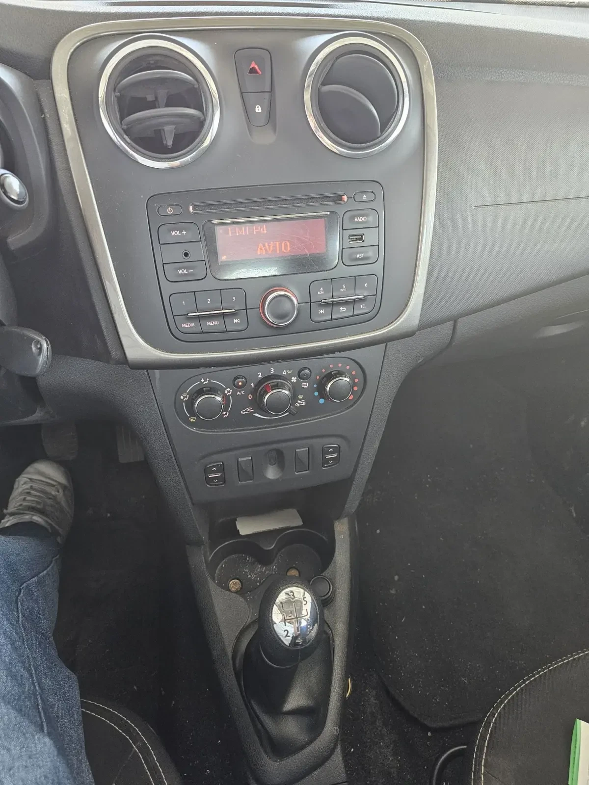 Dacia Sandero 1.5 dci - изображение 8