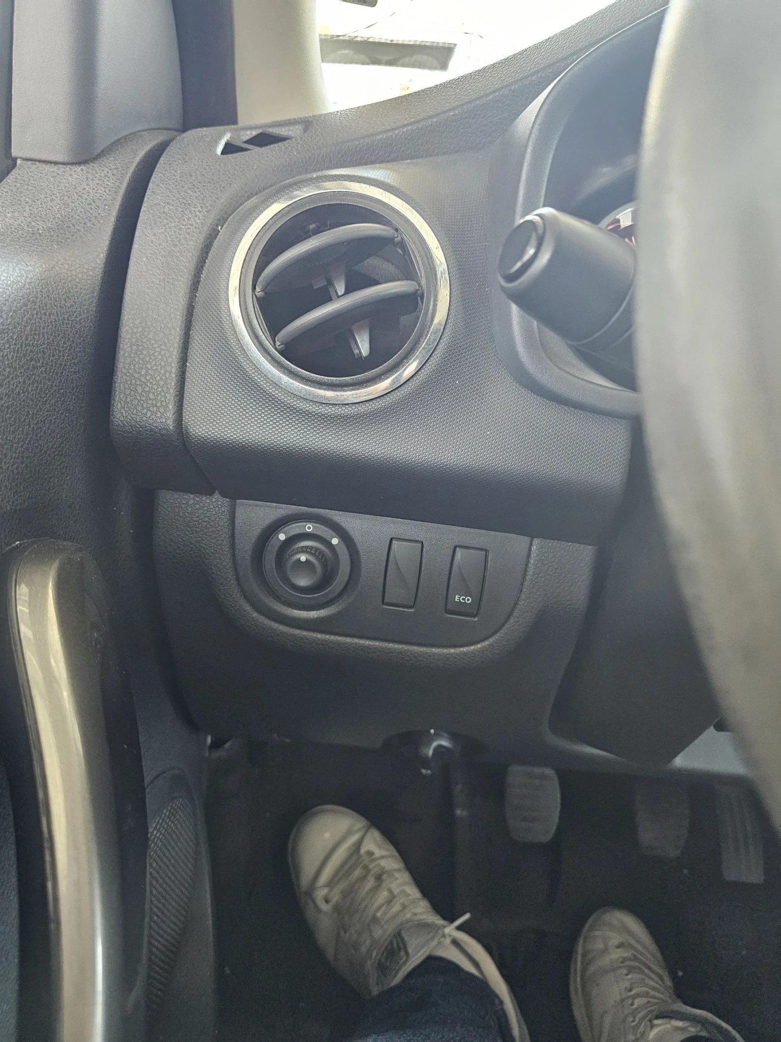 Dacia Sandero 1.5 dci - изображение 9