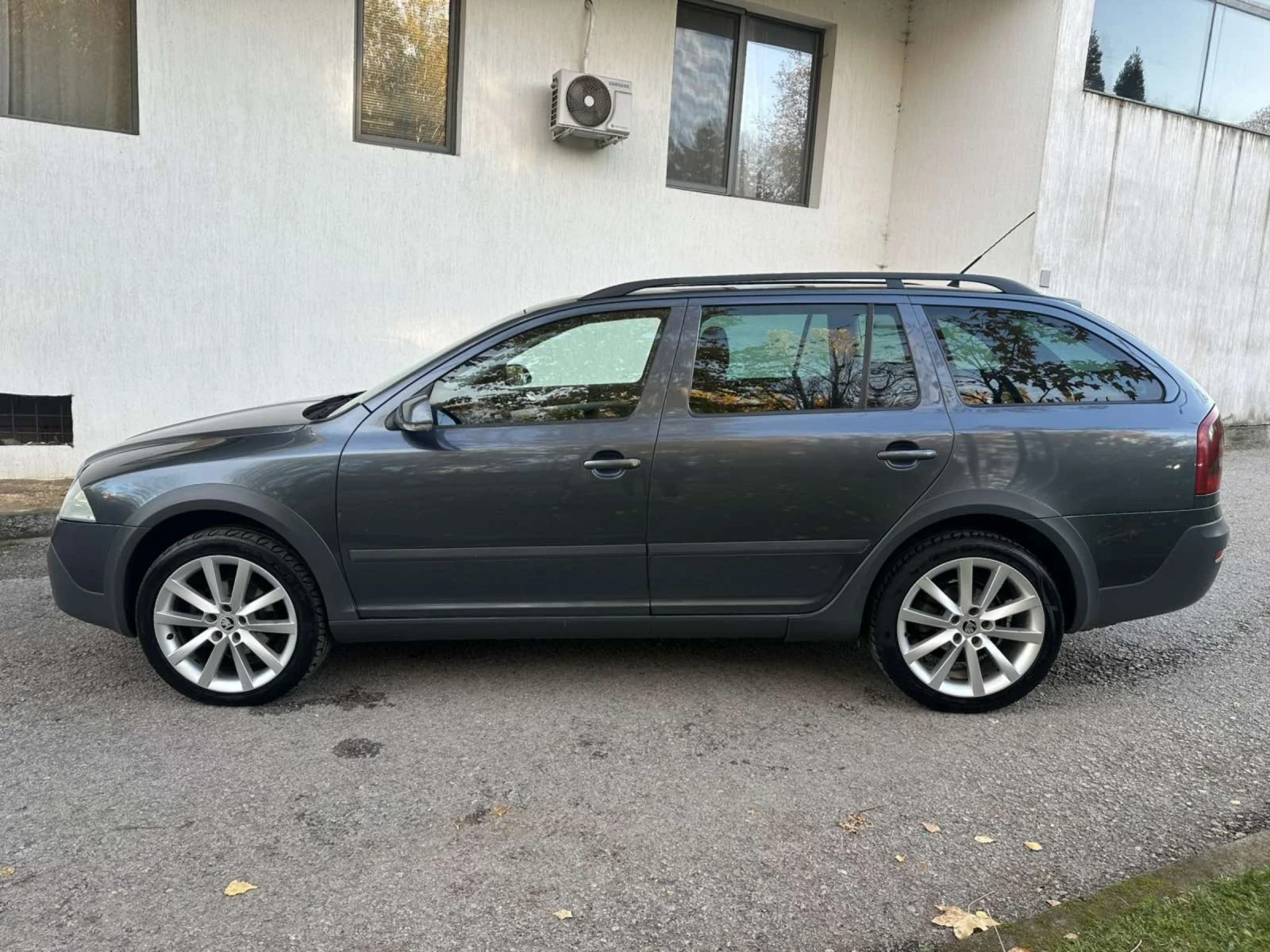 Skoda Octavia Scout / 2.0TDI / 4X4 /   | Mobile.bg   4