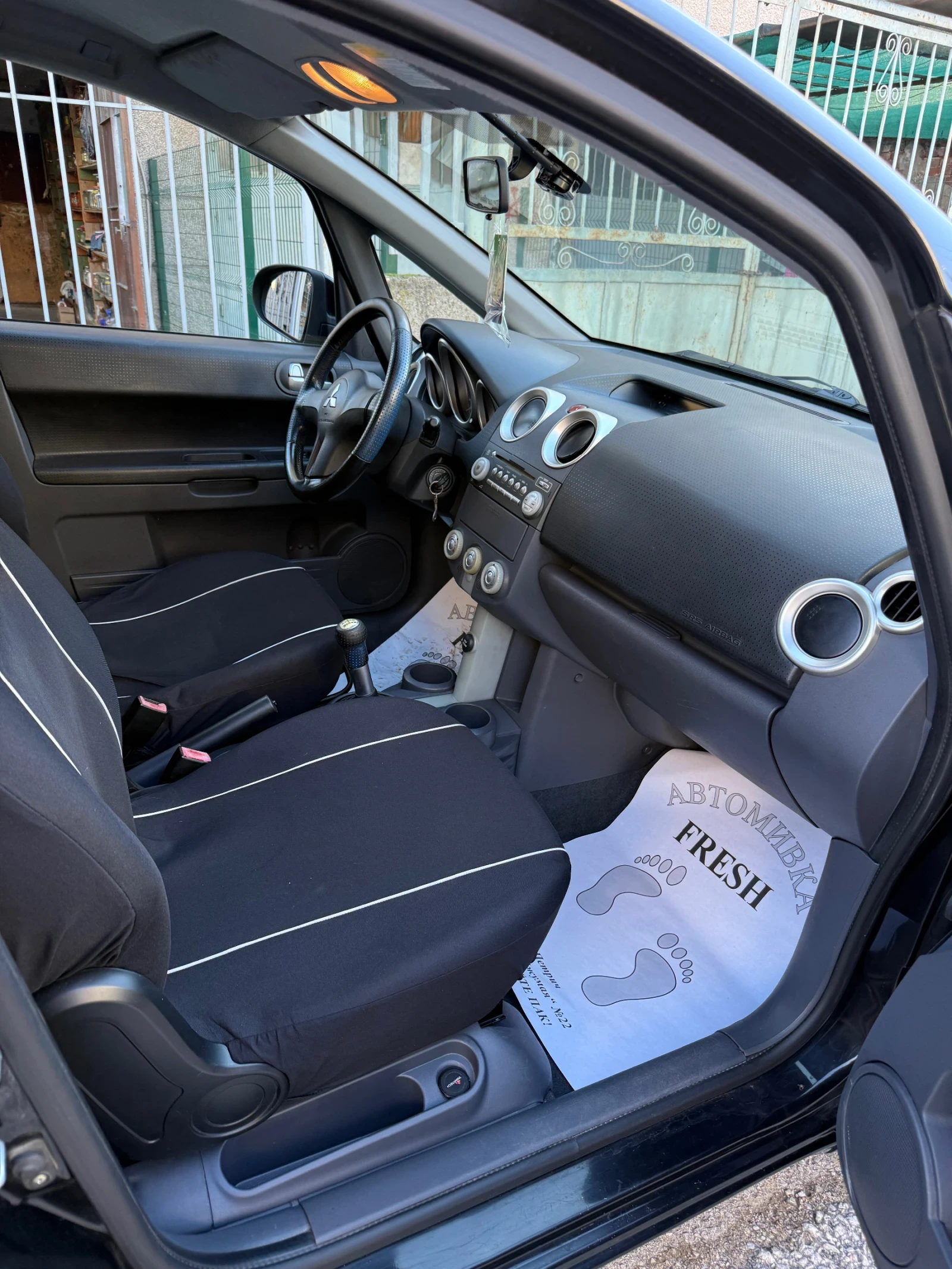 Mitsubishi Colt 1.1i Италия - изображение 8