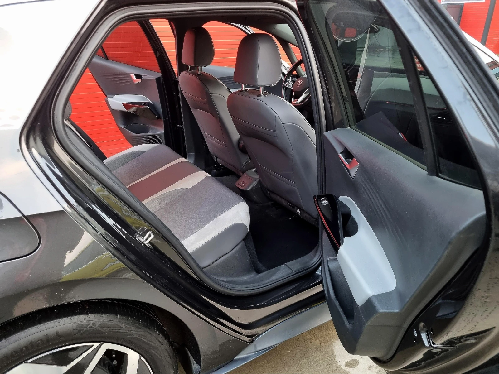 VW ID.3 Гаранционна 204 к.с./58 kwh/450км/1st/LED/Камера - изображение 10