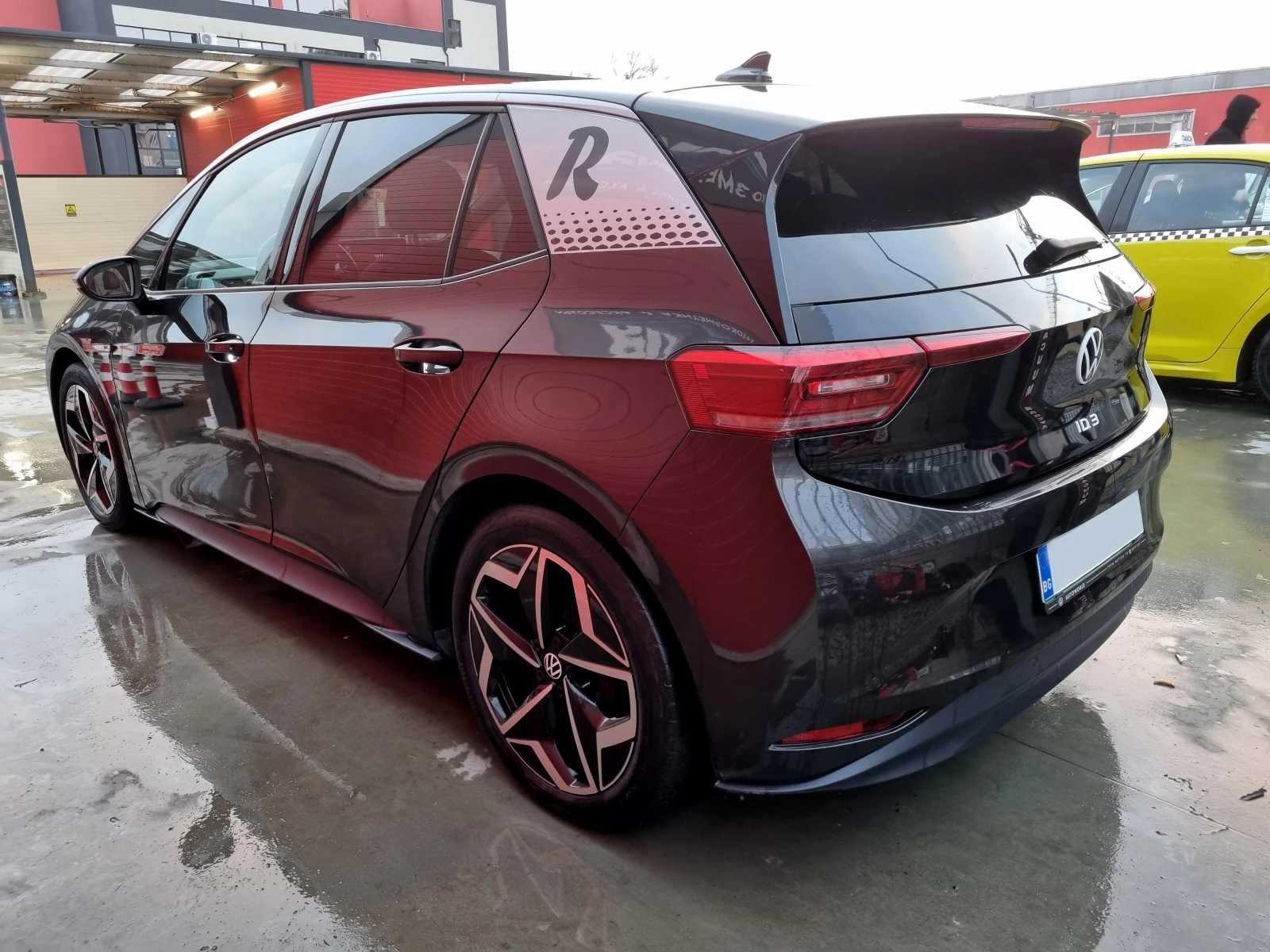 VW ID.3 Гаранционна 204 к.с./58 kwh/450км/1st/LED/Камера - изображение 4