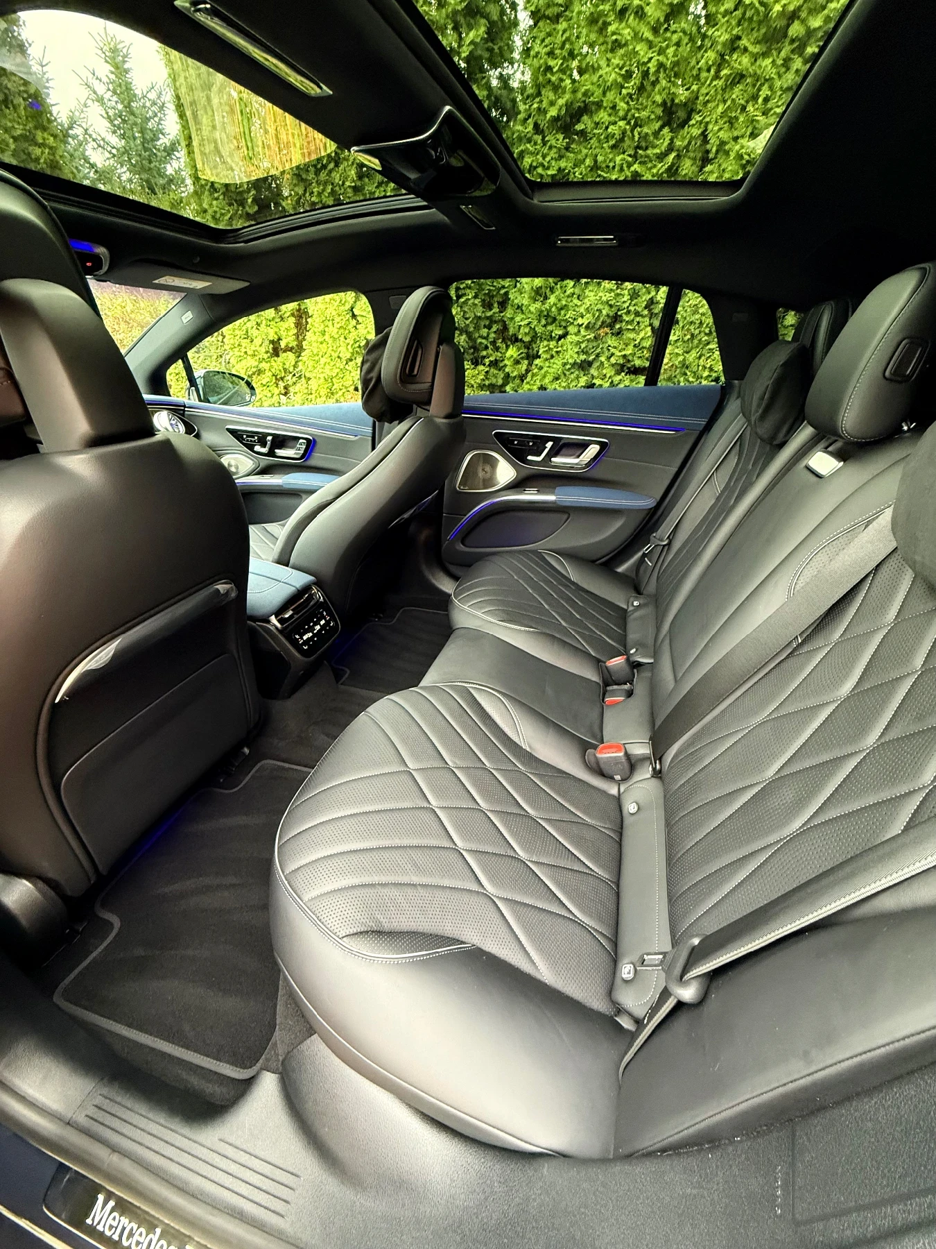 Mercedes-Benz EQS 450+ 4M/AMG/Hyperscreen/360/Маssage/Оперативен лиз, снимка 13 - Автомобили и джипове - 53922190