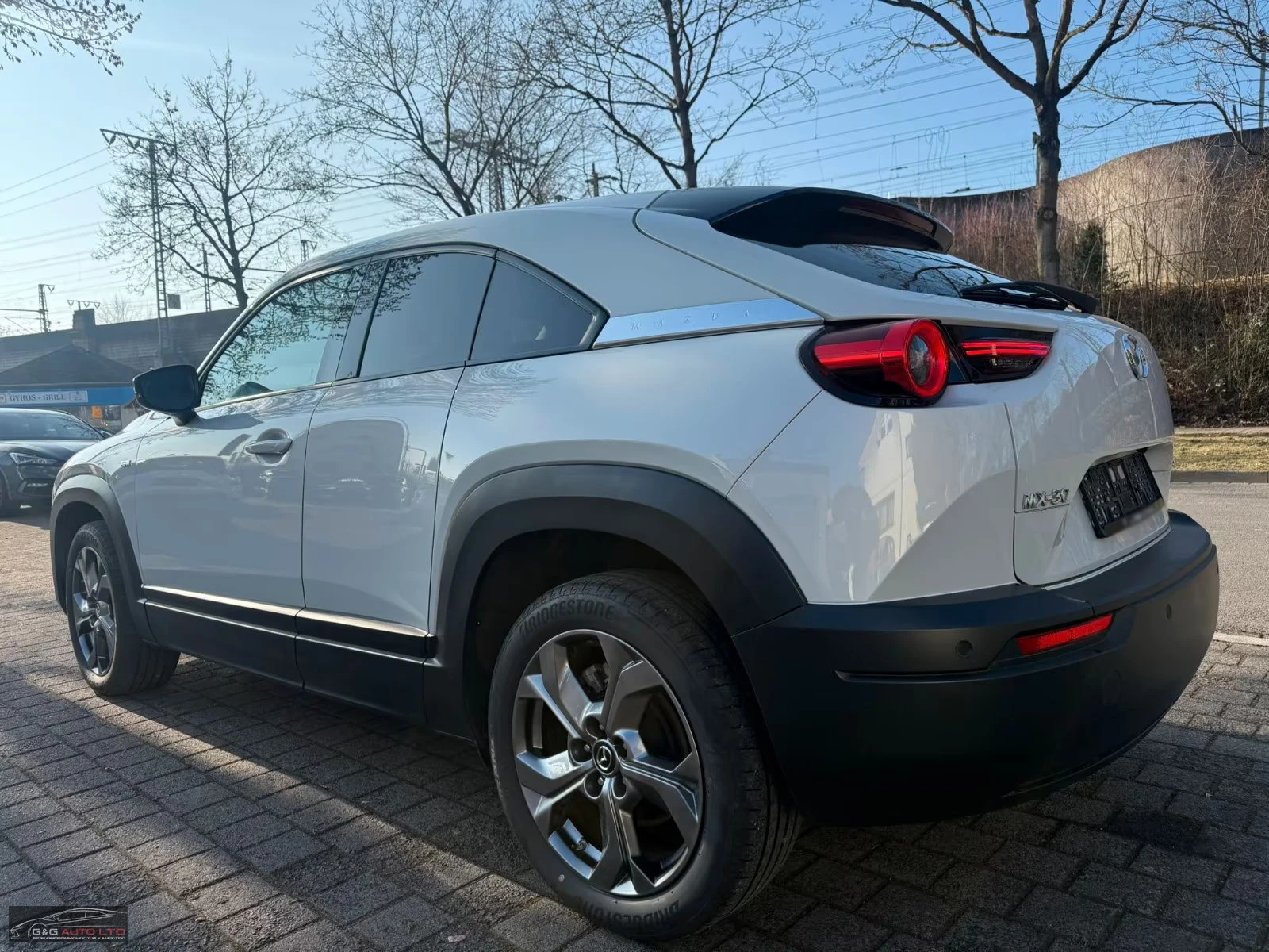 Mazda MX-30 SKYACTIVE/145HP/ACC/CAM/БАТЕРИЯ-СЕРТИФИКАТ/236z, снимка 3 - Автомобили и джипове - 54042882