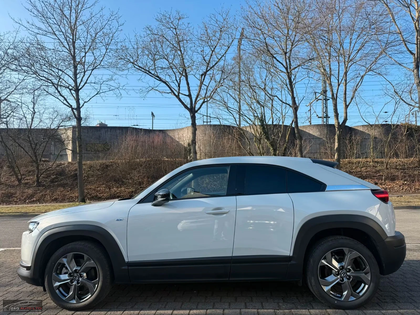 Mazda MX-30 SKYACTIVE/145HP/ACC/CAM/БАТЕРИЯ-СЕРТИФИКАТ/236z, снимка 4 - Автомобили и джипове - 54042882