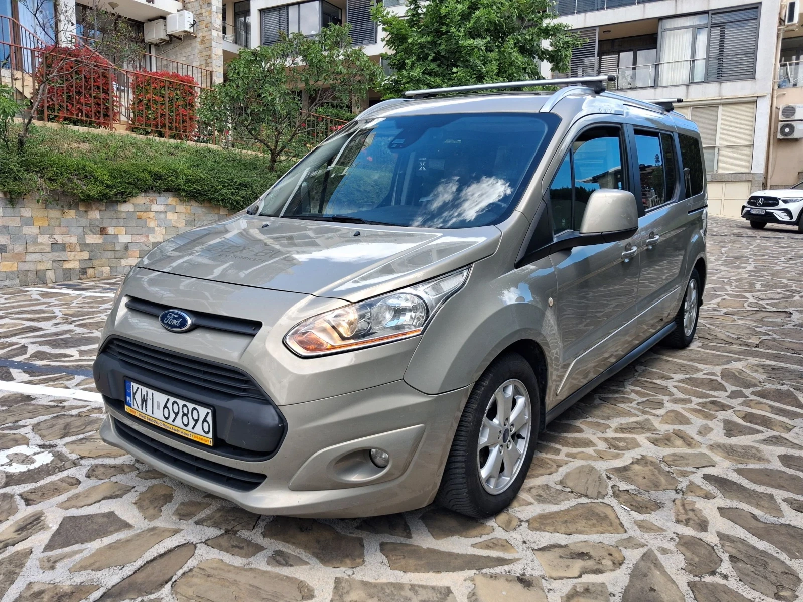 Ford Tourneo Connect 7 места, 6 скорости, камера, панорама