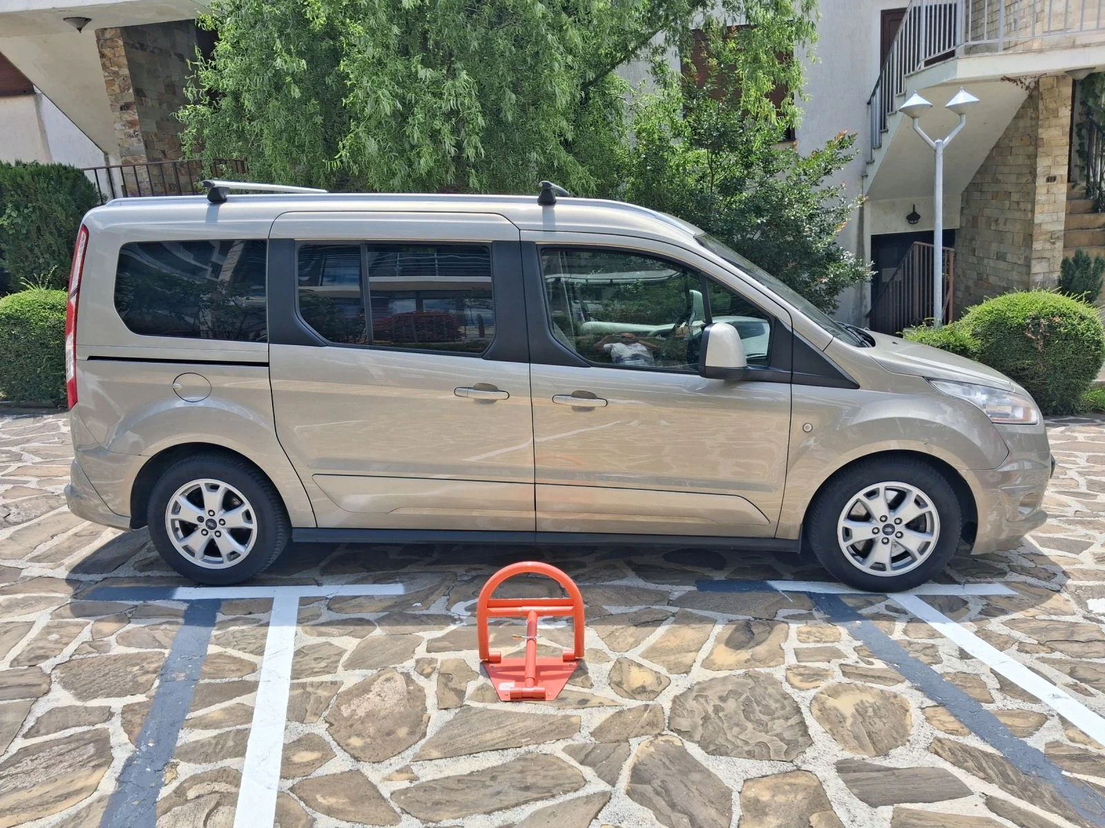 Ford Tourneo Connect 7 места, 6 скорости, камера, панорама, снимка 4 - Автомобили и джипове - 54903030