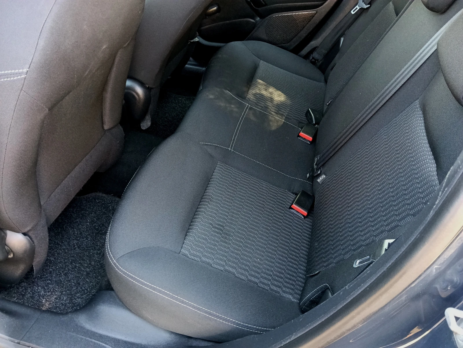 Peugeot 208 1.6eHDI Panorama, снимка 7 - Автомобили и джипове - 55012940