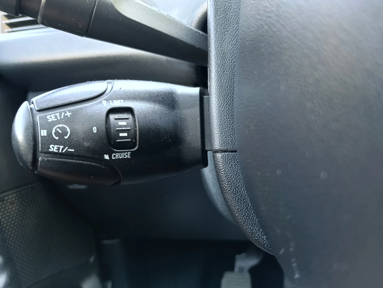 Peugeot 208 1.6eHDI Panorama, снимка 13 - Автомобили и джипове - 55012940