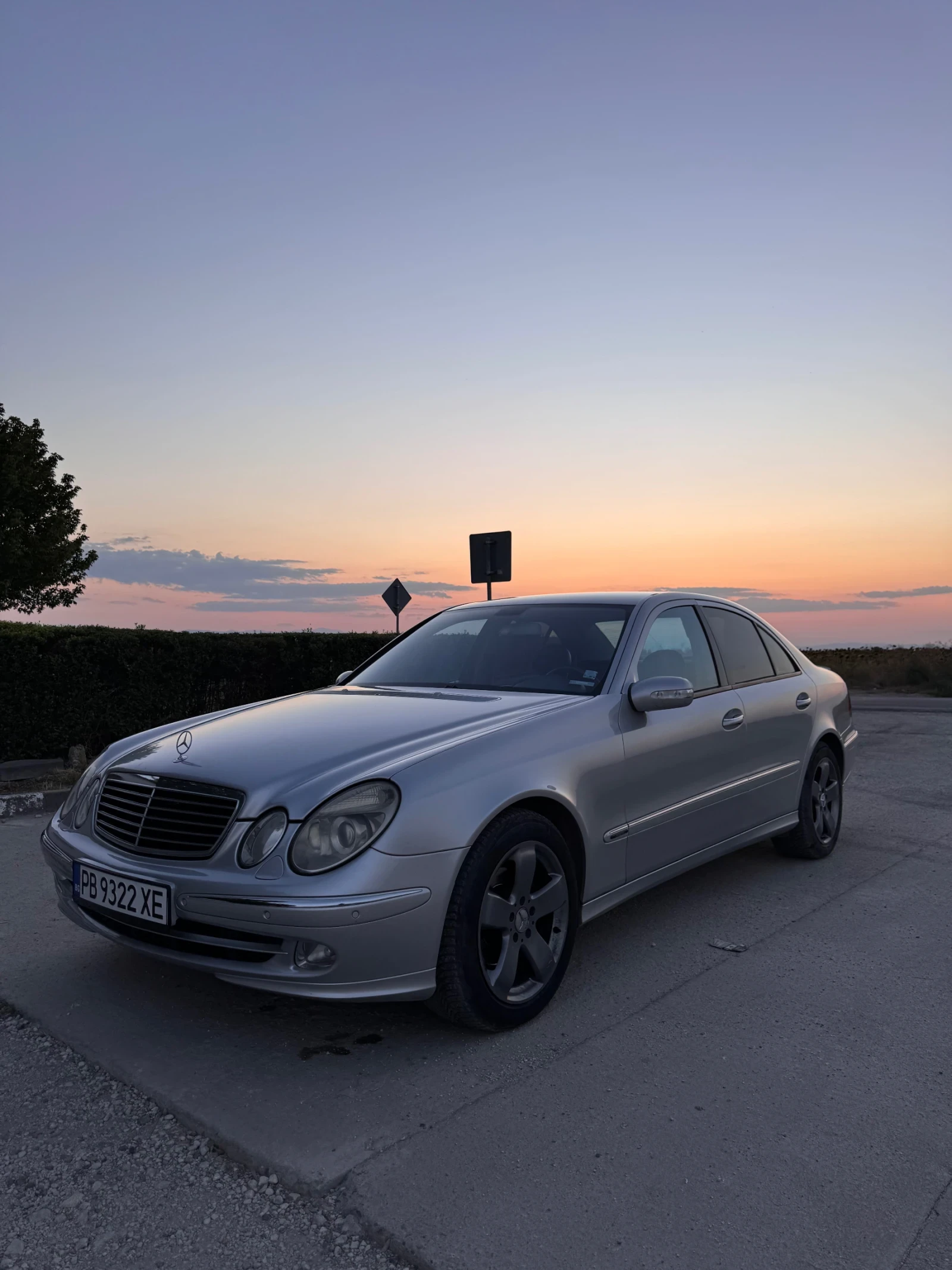 Mercedes-Benz E 220, снимка 2 - Автомобили и джипове - 55650528
