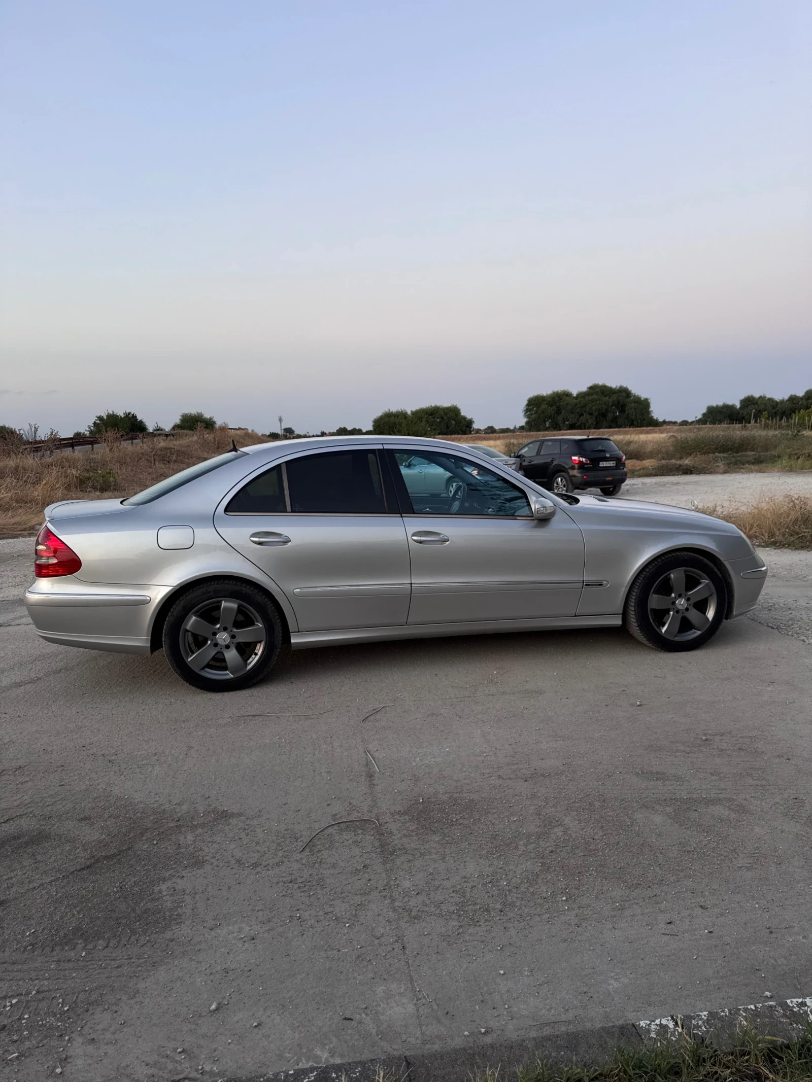 Mercedes-Benz E 220, снимка 7 - Автомобили и джипове - 55650528