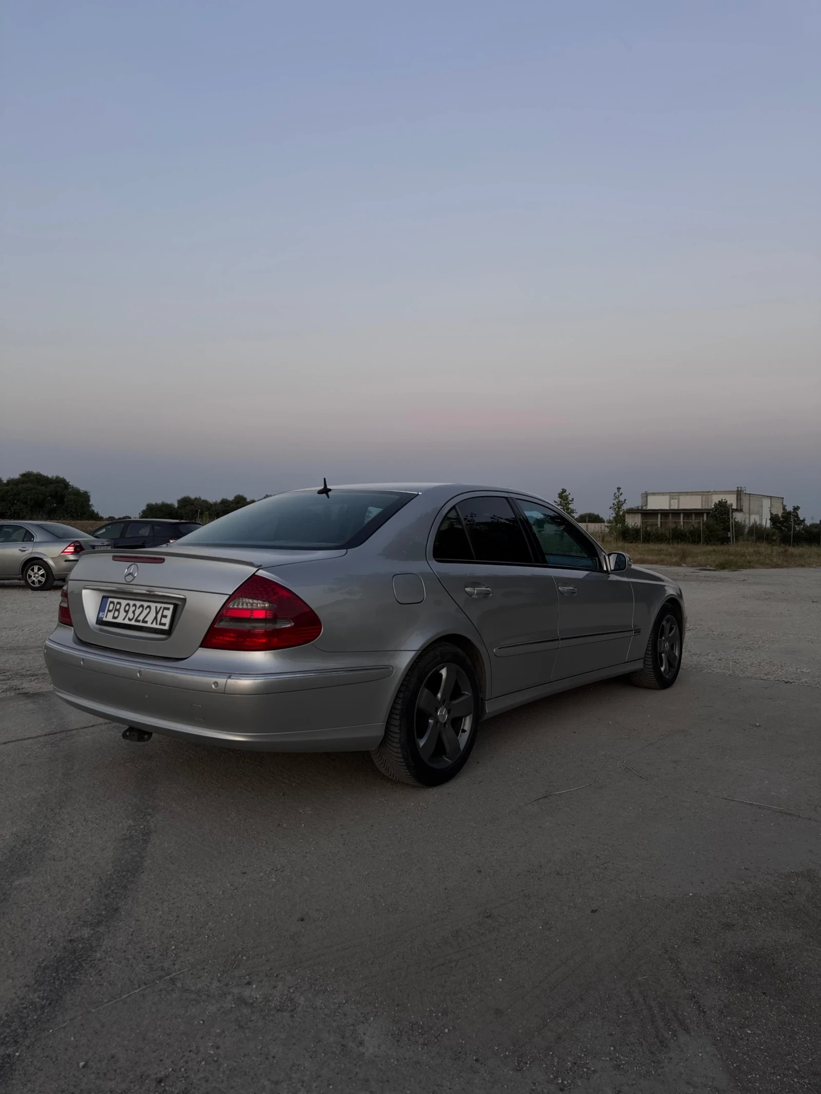 Mercedes-Benz E 220, снимка 6 - Автомобили и джипове - 55650528