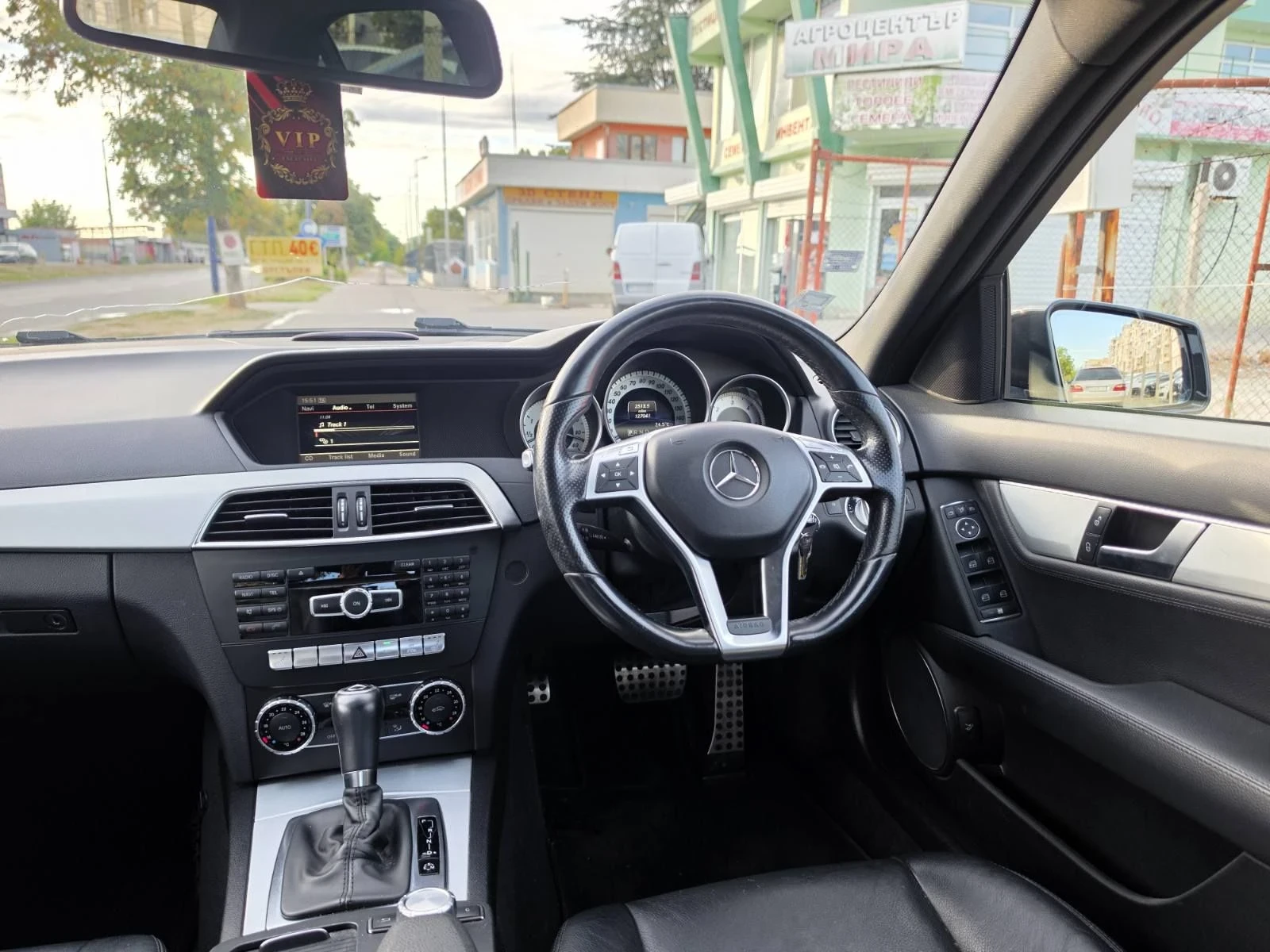 Mercedes-Benz C 220 Десен волан , перфектен , снимка 12 - Автомобили и джипове - 56215724