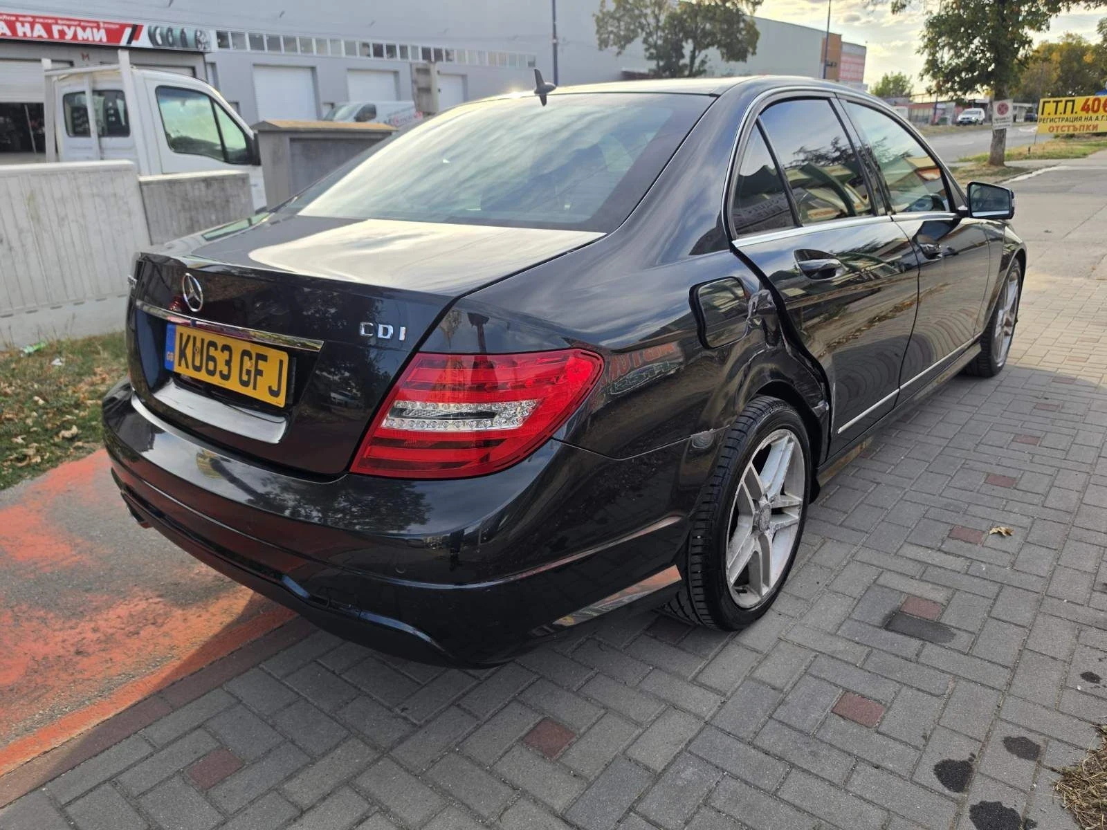 Mercedes-Benz C 220 Десен волан , перфектен , снимка 7 - Автомобили и джипове - 56215724
