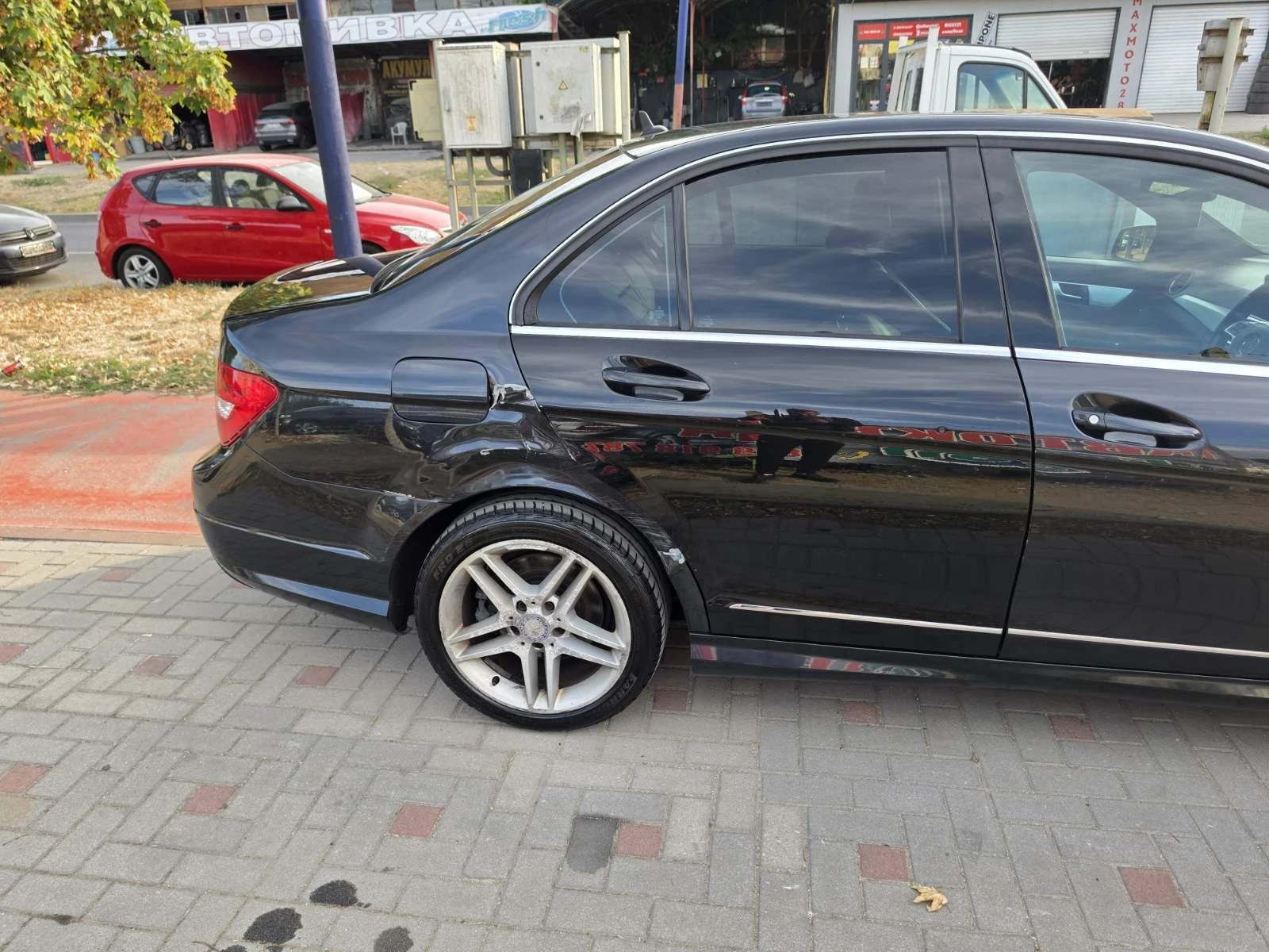 Mercedes-Benz C 220 Десен волан , перфектен , снимка 6 - Автомобили и джипове - 56215724