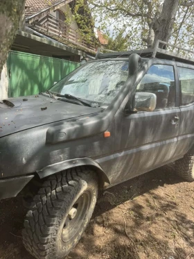 Nissan Terrano 2.4  Газ Бензин , снимка 4