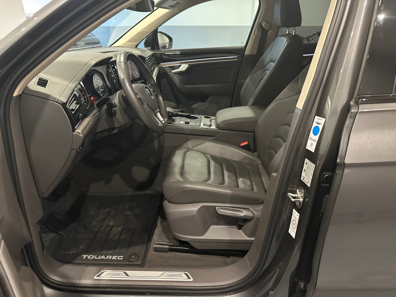 VW Touareg 3.0 TDI R-LINE 4Motion ACC LED Matrix AHK , снимка 9 - Автомобили и джипове - 42281211